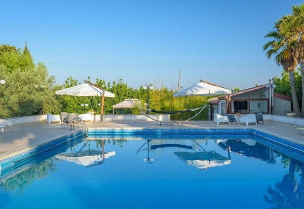 Villa Chiaramonte: Activities, Amenities, Balcony / Terrace / Patio, Pool, Spring, Summer