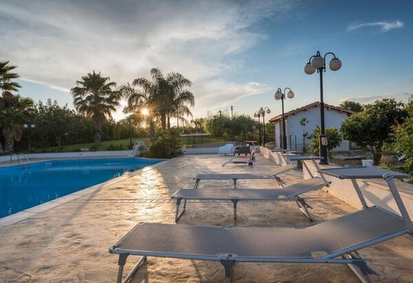 Villa Chiaramonte: Activities, Amenities, Balcony / Terrace / Patio, Pool, Spring, Summer