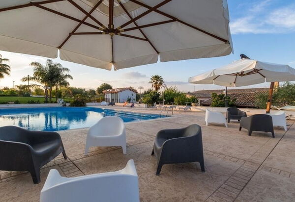 Villa Chiaramonte: Activities, Amenities, Balcony / Terrace / Patio, Pool, Spring, Summer