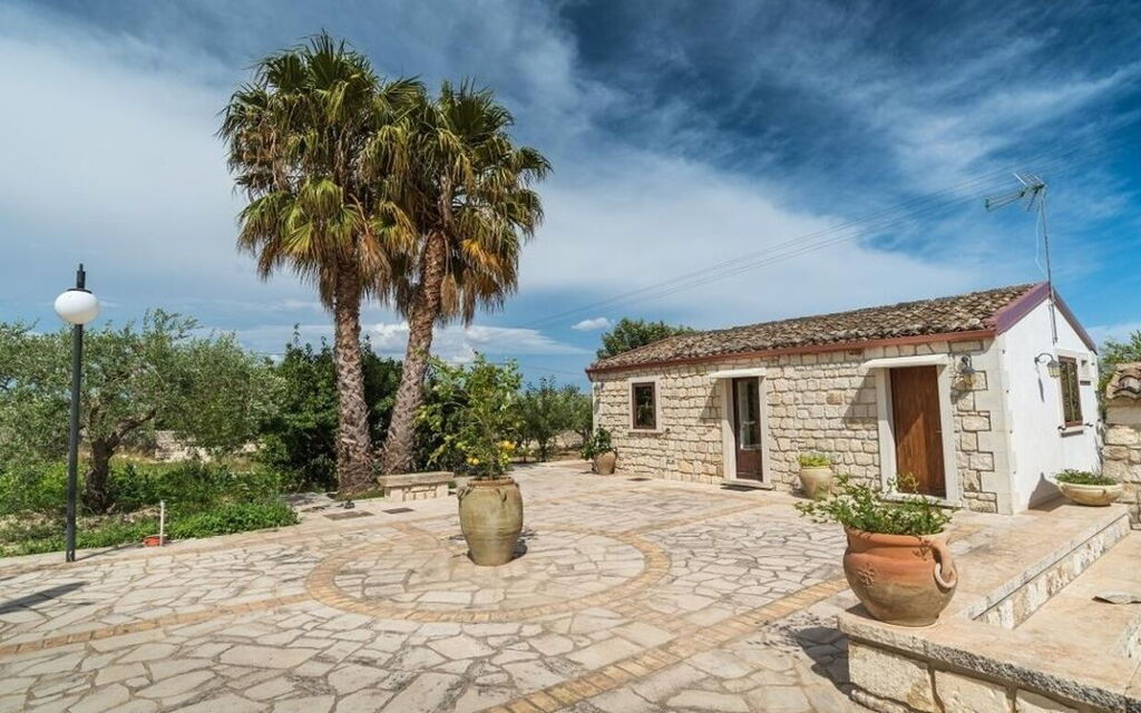 Villa Chiaramonte: Activities, Amenities, Balcony / Terrace / Patio, Pool, Spring, Summer