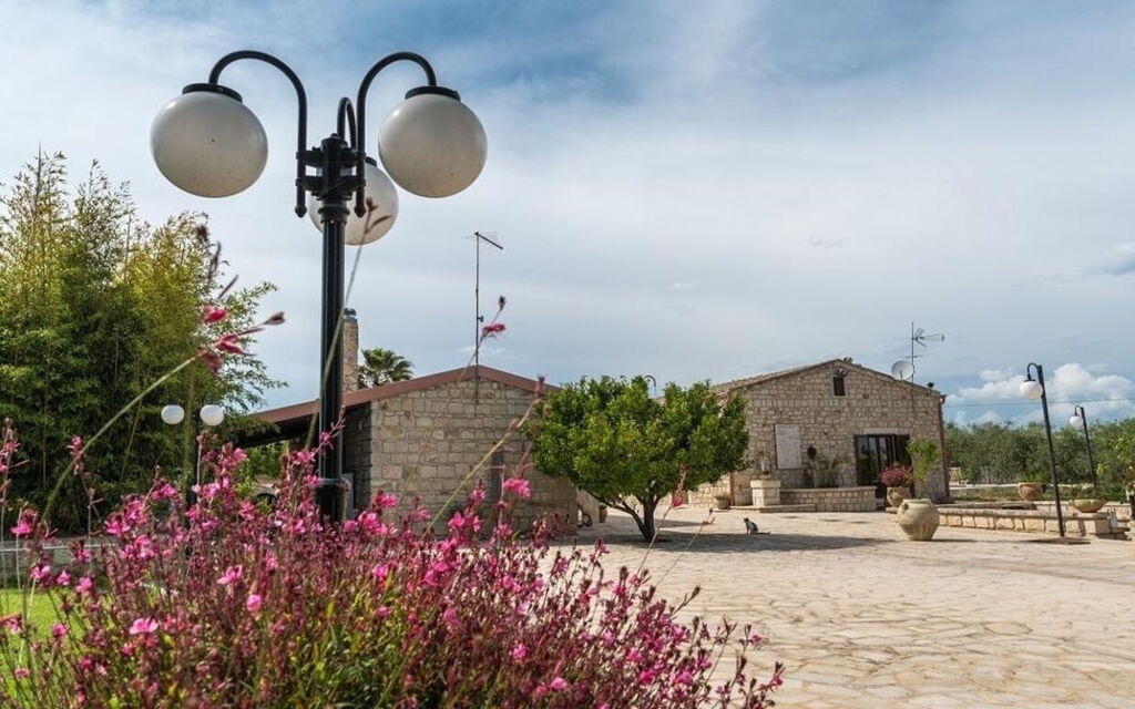 Villa Chiaramonte: Activities, Amenities, Balcony / Terrace / Patio, Pool, Spring, Summer