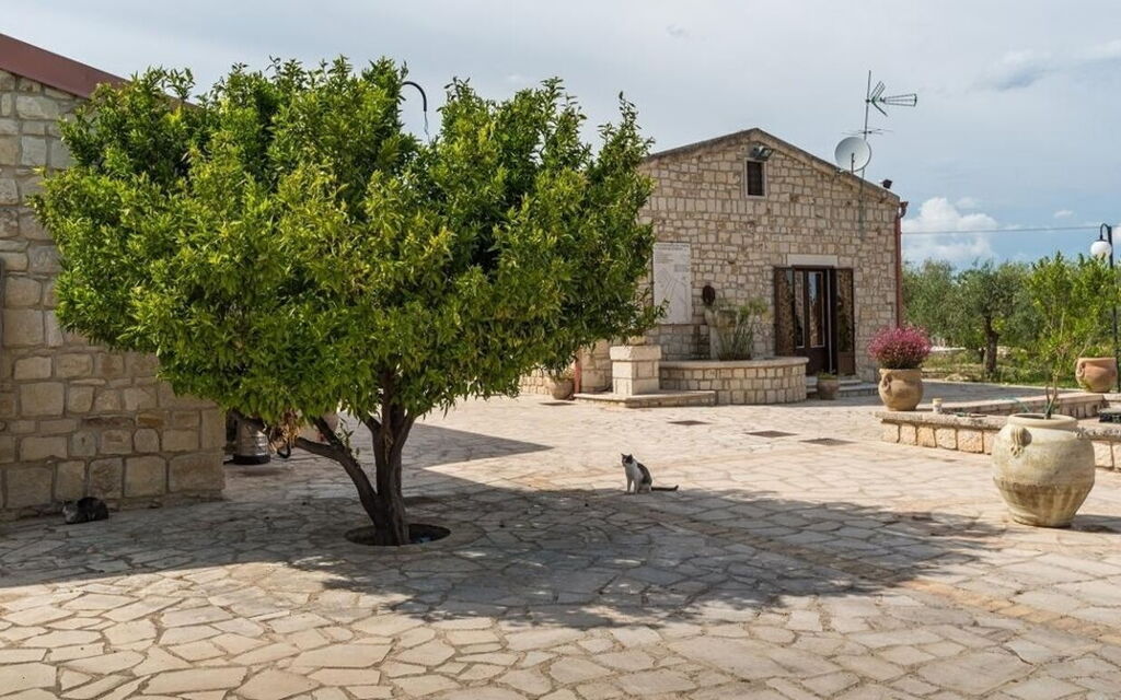 Villa Chiaramonte: Activities, Amenities, Balcony / Terrace / Patio, Pool, Spring, Summer