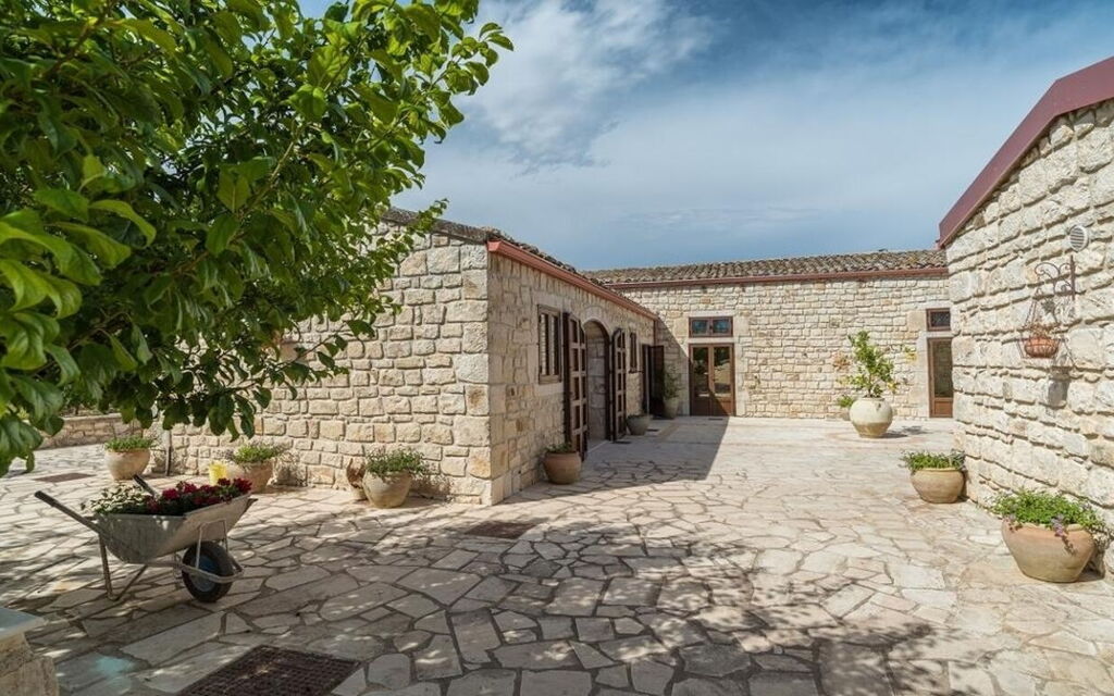 Villa Chiaramonte: Activities, Amenities, Balcony / Terrace / Patio, Pool, Spring, Summer