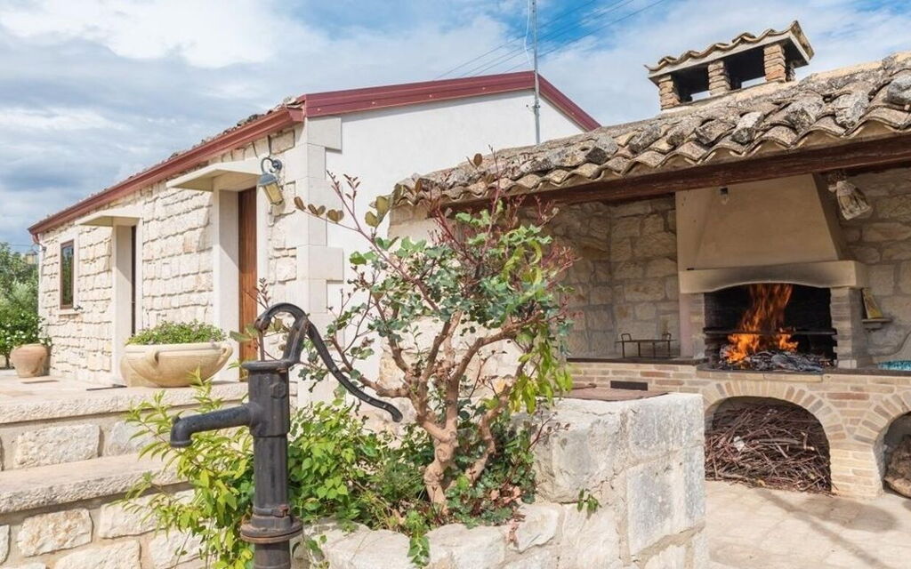 Villa Chiaramonte: Activities, Amenities, Balcony / Terrace / Patio, Pool, Spring, Summer