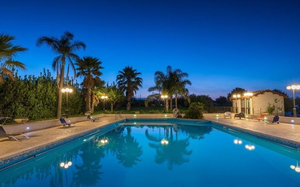 Villa Chiaramonte: Activities, Amenities, Balcony / Terrace / Patio, Pool, Spring, Summer