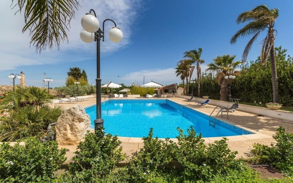 Villa Chiaramonte: Activities, Amenities, Balcony / Terrace / Patio, Pool, Spring, Summer