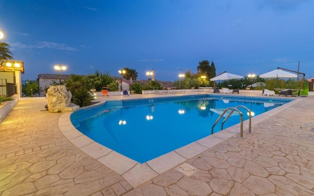 Villa Chiaramonte: Activities, Amenities, Balcony / Terrace / Patio, Pool, Spring, Summer