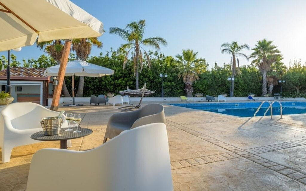 Villa Chiaramonte: Activities, Amenities, Balcony / Terrace / Patio, Pool, Spring, Summer