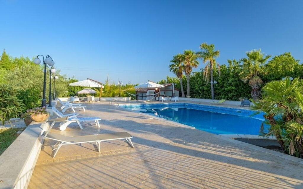 Villa Chiaramonte: Activities, Amenities, Balcony / Terrace / Patio, Pool, Spring, Summer