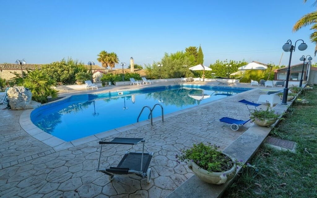 Villa Chiaramonte: Activities, Amenities, Balcony / Terrace / Patio, Pool, Spring, Summer