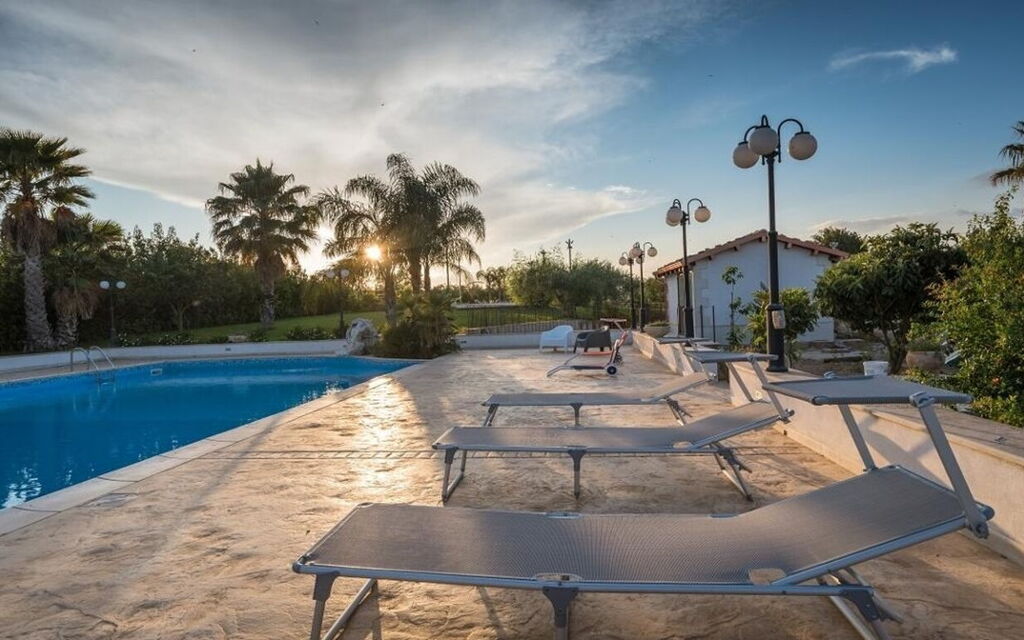 Villa Chiaramonte: Activities, Amenities, Balcony / Terrace / Patio, Pool, Spring, Summer