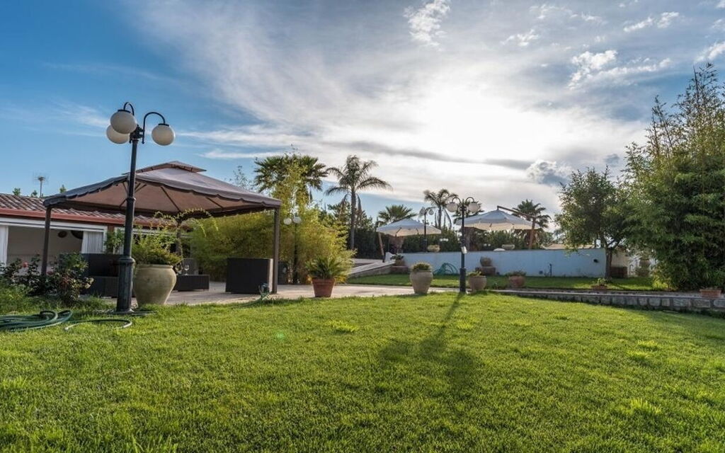 Villa Chiaramonte: Activities, Amenities, Balcony / Terrace / Patio, Pool, Spring, Summer