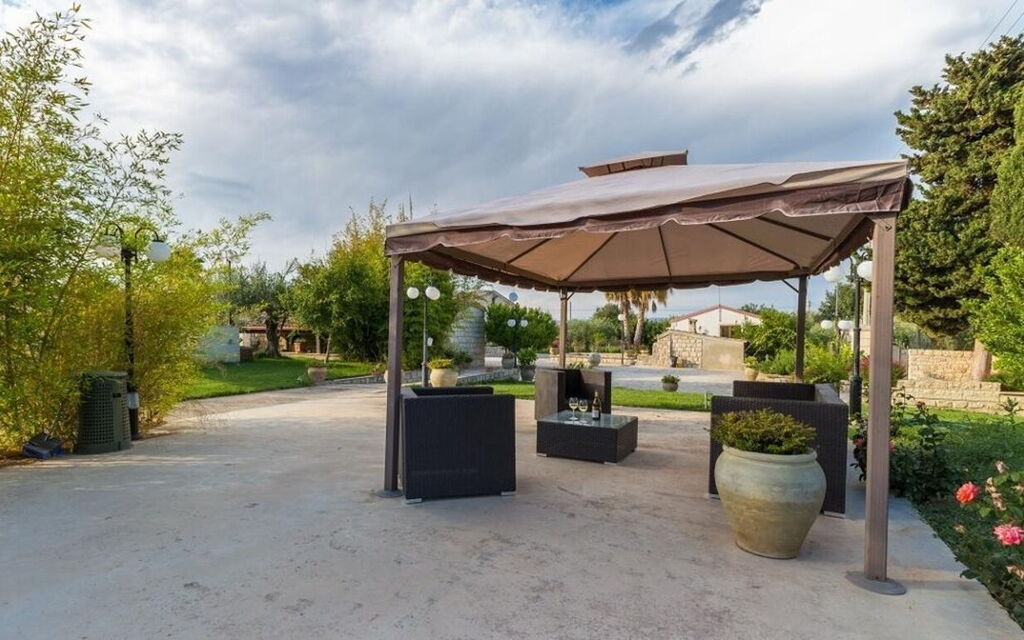 Villa Chiaramonte: Activities, Amenities, Balcony / Terrace / Patio, Pool, Spring, Summer