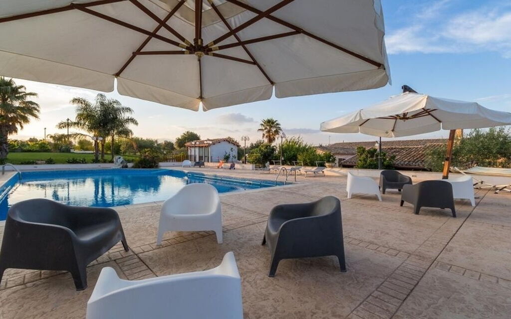 Villa Chiaramonte: Activities, Amenities, Balcony / Terrace / Patio, Pool, Spring, Summer