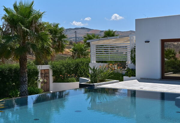 Villa Trepida: Activities, Amenities, Balcony / Terrace / Patio, Building Exterior, Garden, Main Entrance, Spring, Summer