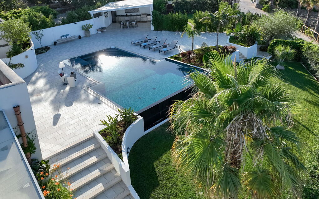 Villa Trepida: Activities, Amenities, Balcony / Terrace / Patio, Building Exterior, Garden, Main Entrance, Spring, Summer