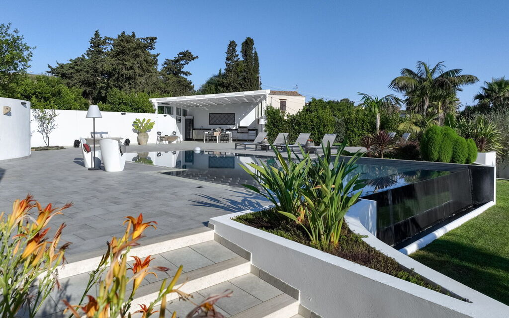 Villa Trepida: Activities, Amenities, Balcony / Terrace / Patio, Building Exterior, Garden, Main Entrance, Spring, Summer