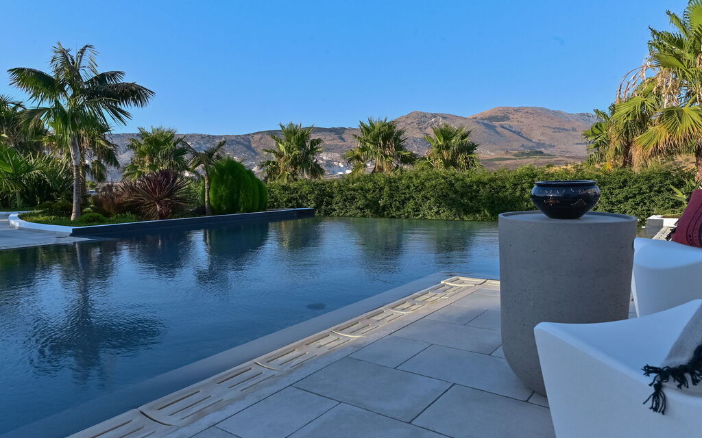 Villa Trepida: Activities, Amenities, Balcony / Terrace / Patio, Building Exterior, Garden, Main Entrance, Spring, Summer