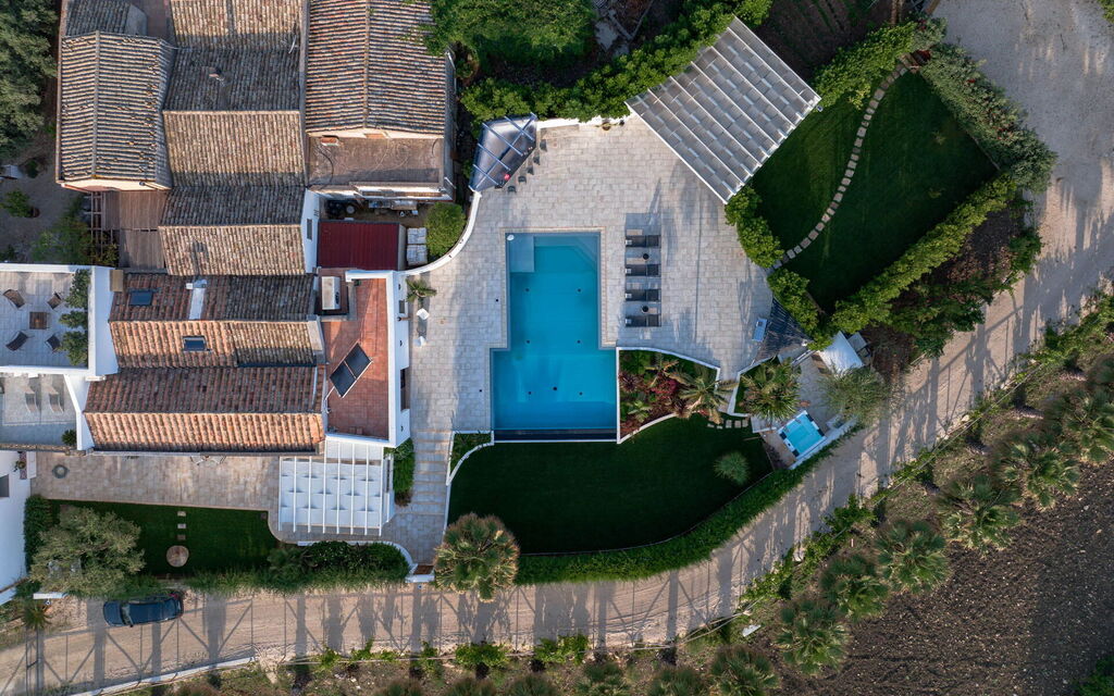 Villa Trepida: Activities, Amenities, Balcony / Terrace / Patio, Building Exterior, Garden, Main Entrance, Spring, Summer