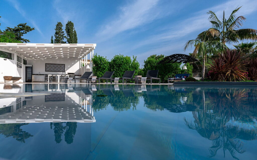 Villa Trepida: Activities, Amenities, Balcony / Terrace / Patio, Building Exterior, Garden, Main Entrance, Spring, Summer