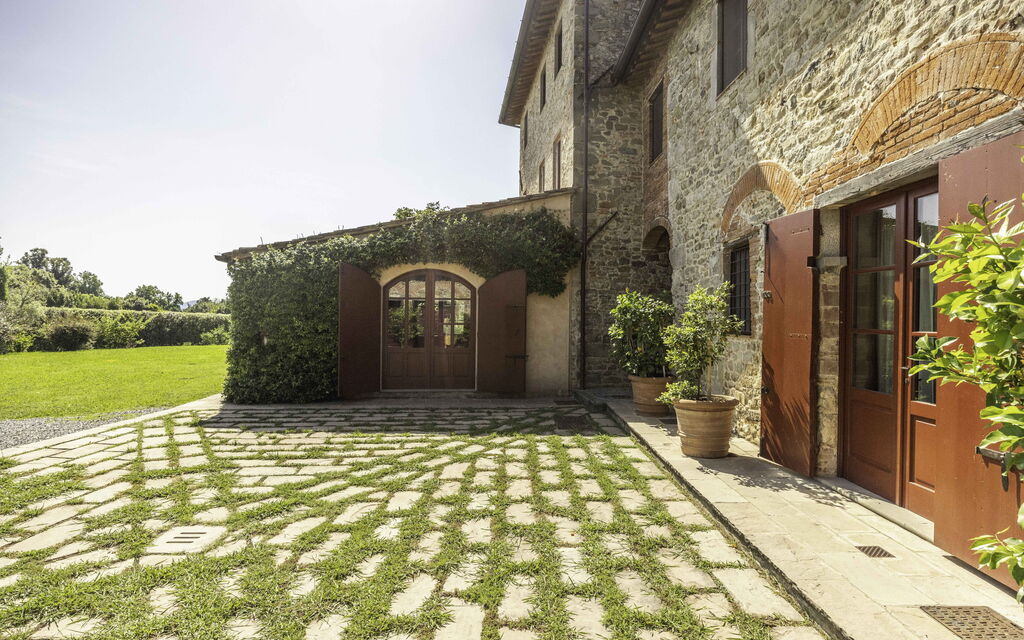 Villa Venere 12: Activities, Amenities, Building Exterior, Garden, Pool, Spring, Summer, Wellness