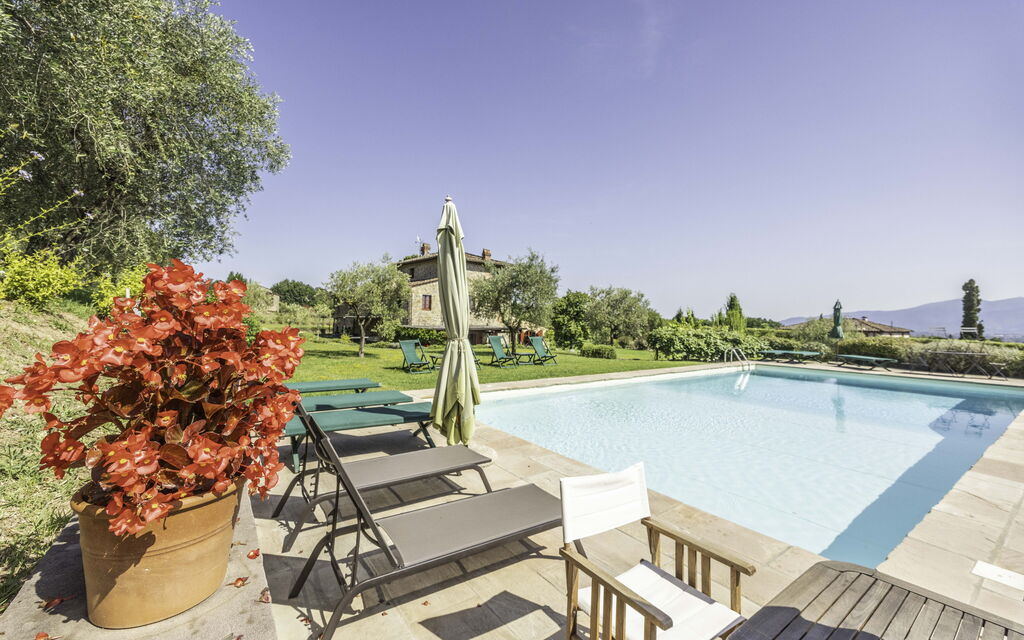 Villa Venere 12: Activities, Amenities, Building Exterior, Garden, Pool, Spring, Summer, Wellness