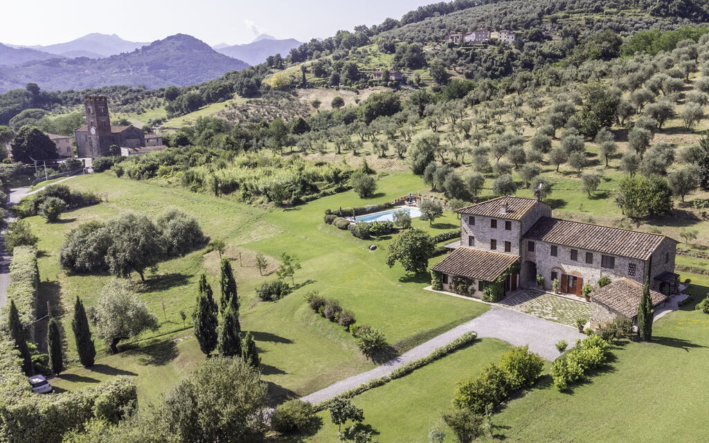 Villa Venere 12: Activities, Amenities, Building Exterior, Garden, Pool, Spring, Summer, Wellness