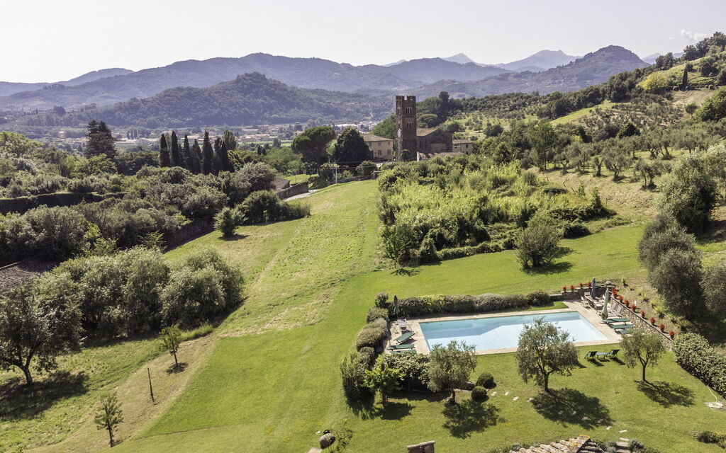Villa Venere 12: Activities, Amenities, Building Exterior, Garden, Pool, Spring, Summer, Wellness