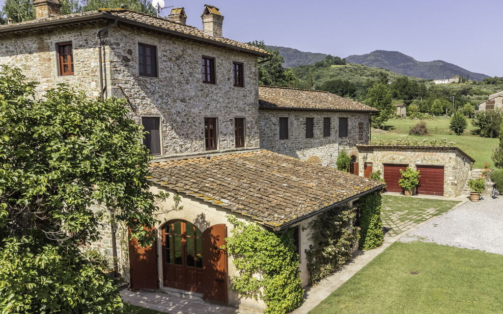 Villa Venere 12: Activities, Amenities, Building Exterior, Garden, Pool, Spring, Summer, Wellness