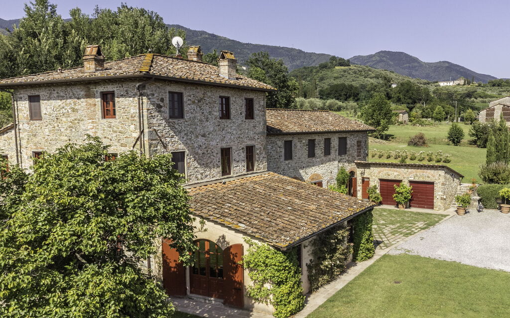 Villa Venere 12: Activities, Amenities, Building Exterior, Garden, Pool, Spring, Summer, Wellness