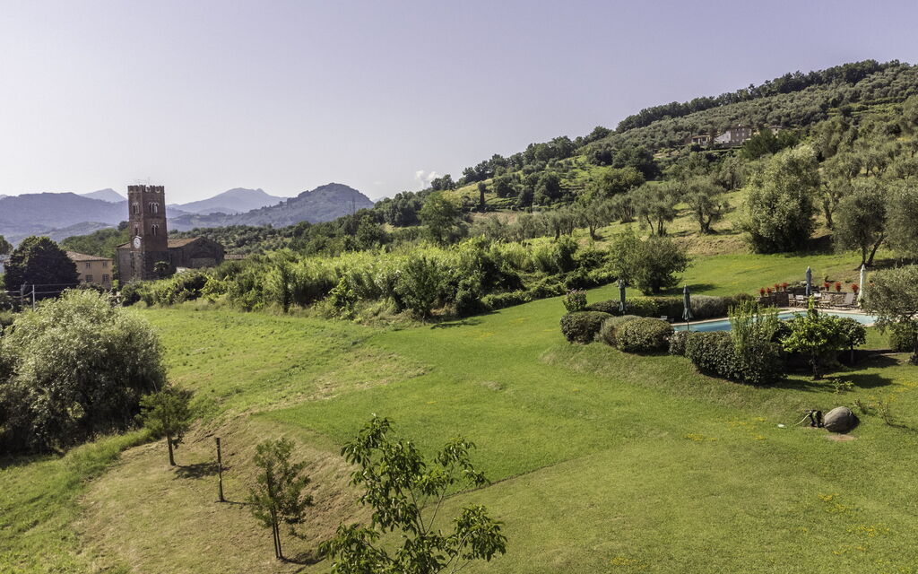 Villa Venere 12: Activities, Amenities, Building Exterior, Garden, Pool, Spring, Summer, Wellness