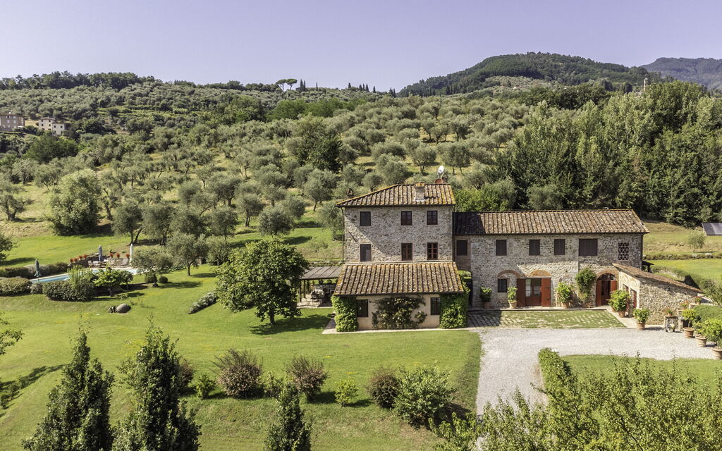 Villa Venere 12: Activities, Amenities, Building Exterior, Garden, Pool, Spring, Summer, Wellness