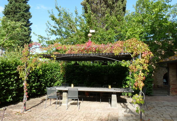 Villa Serena: Amenities, Building Exterior, Main Entrance, Pool, Spring, Summer