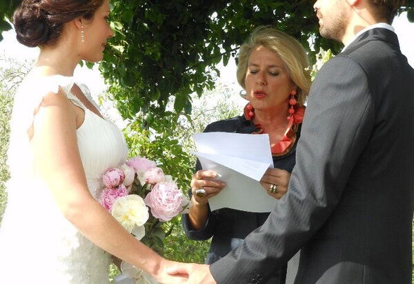 Villa Serena: Amenities, Building Exterior, Main Entrance, Pool, Spring, Summer