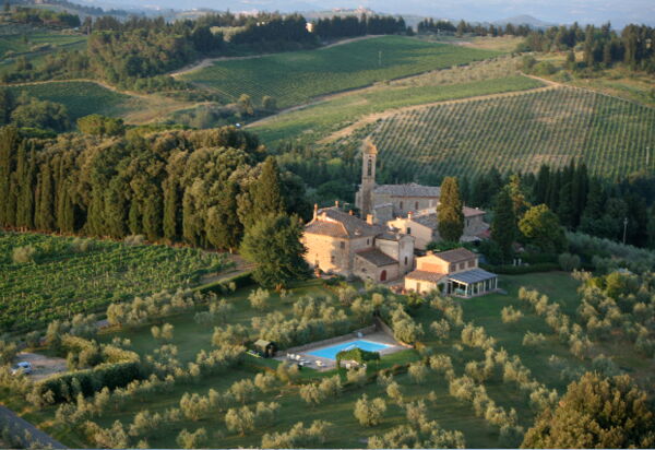 Villa Serena: Amenities, Building Exterior, Main Entrance, Pool, Spring, Summer