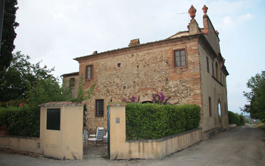 Villa Serena: Amenities, Building Exterior, Main Entrance, Pool, Spring, Summer