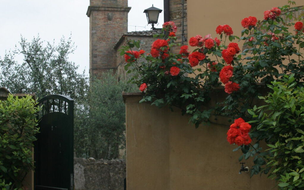 Villa Serena: Amenities, Building Exterior, Main Entrance, Pool, Spring, Summer