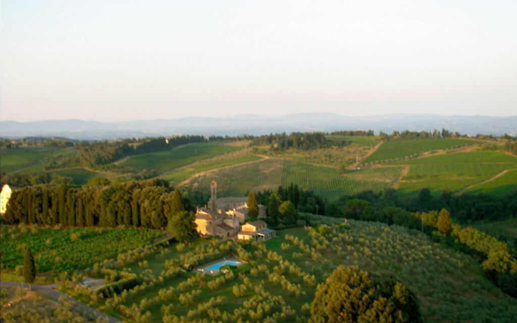 Villa Serena: Amenities, Building Exterior, Main Entrance, Pool, Spring, Summer