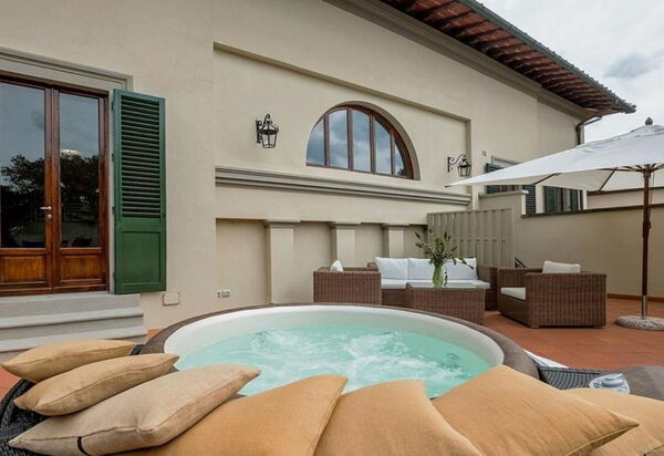 Villa Dante: all'aperto, Balcone / Terrazza / Patio, Caratteristiche, Estate, Esterni, Giardino, Piscina, Primavera