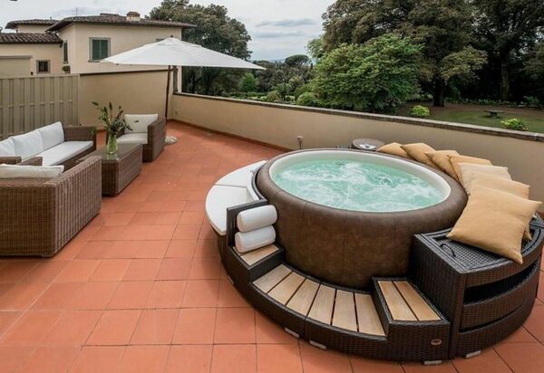 Villa Dante: all'aperto, Balcone / Terrazza / Patio, Caratteristiche, Estate, Esterni, Giardino, Piscina, Primavera