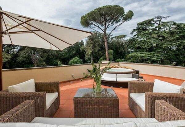 Villa Dante: all'aperto, Balcone / Terrazza / Patio, Caratteristiche, Estate, Esterni, Giardino, Piscina, Primavera