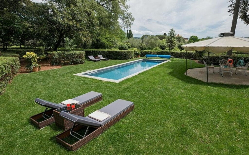 Villa Dante: all'aperto, Balcone / Terrazza / Patio, Caratteristiche, Estate, Esterni, Giardino, Piscina, Primavera