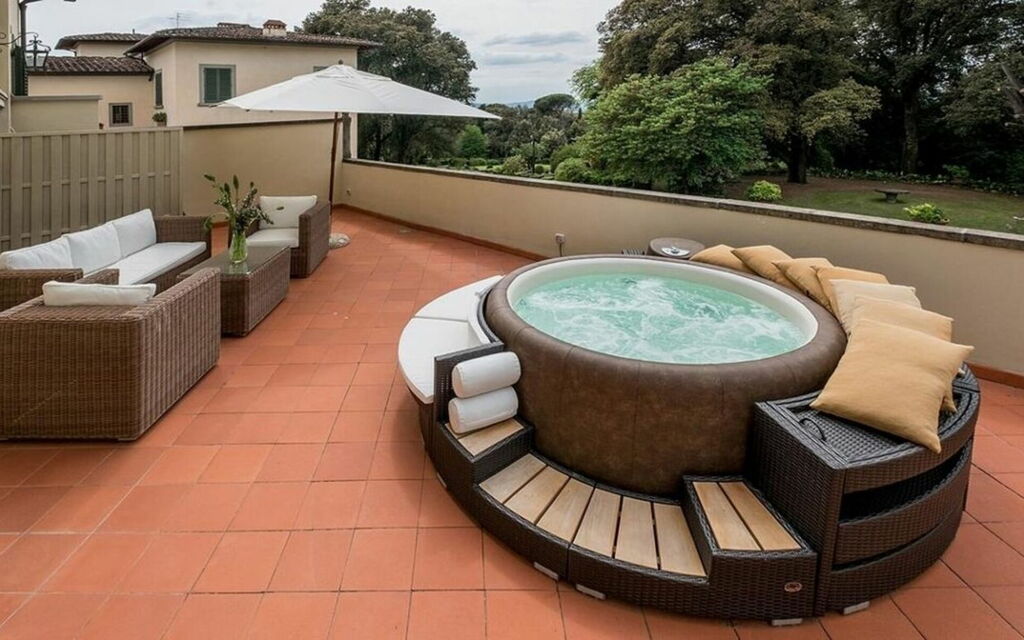 Villa Dante: all'aperto, Balcone / Terrazza / Patio, Caratteristiche, Estate, Esterni, Giardino, Piscina, Primavera