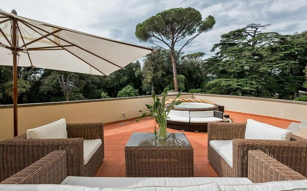 Villa Dante: all'aperto, Balcone / Terrazza / Patio, Caratteristiche, Estate, Esterni, Giardino, Piscina, Primavera