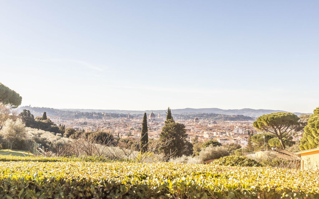 Villa Dante: Estate, Esterni, Primavera
