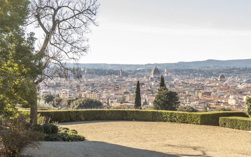 Villa Dante: Estate, Esterni, Primavera