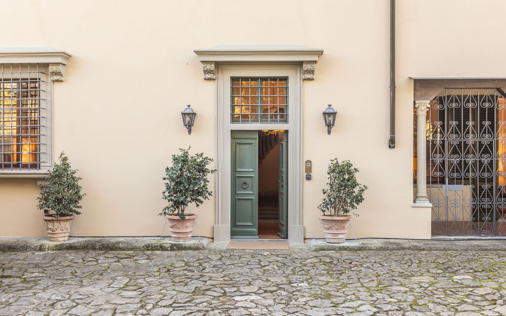 Villa Dante: Estate, Esterni, Primavera