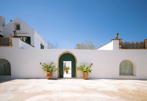 Masseria Del Saliceto: Building Exterior, Facilities, Outdoor, Spring, Summer