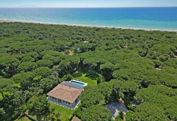 Villa Verde Beach: all'aperto, Attività, Caratteristiche, Cucina, Dettagli della stanza, Entrata Principale, Estate, Esterni, Giardino, Piscina, Primavera, Servizi