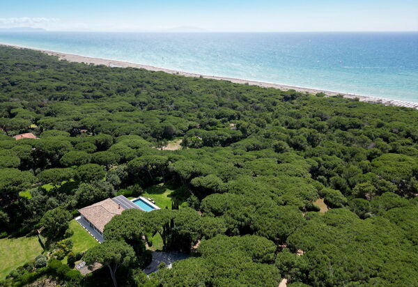 Villa Verde Beach: all'aperto, Attività, Caratteristiche, Cucina, Dettagli della stanza, Entrata Principale, Estate, Esterni, Giardino, Piscina, Primavera, Servizi